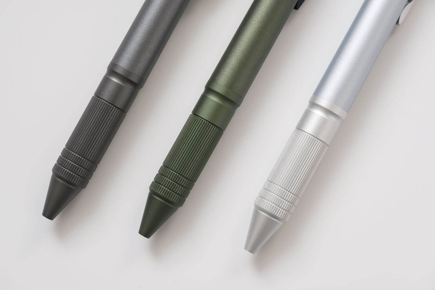 Uni Jetstream 4 +1 Multiple Functions Pen Metal Ice Silver Uni MITSUBISHI PENCIL 22.98 OEShop