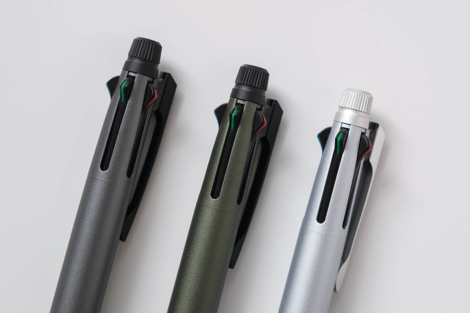 Uni Jetstream 4 +1 Multiple Functions Pen Metal Ice Silver Uni MITSUBISHI PENCIL 22.98 OEShop