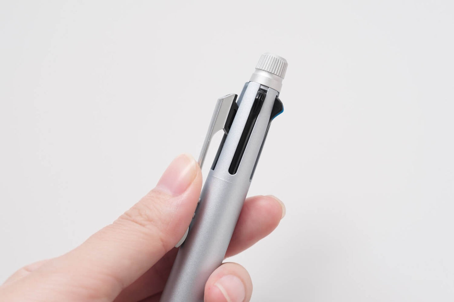 Uni Jetstream 4 +1 Multiple Functions Pen Metal Ice Silver Uni MITSUBISHI PENCIL 22.98 OEShop