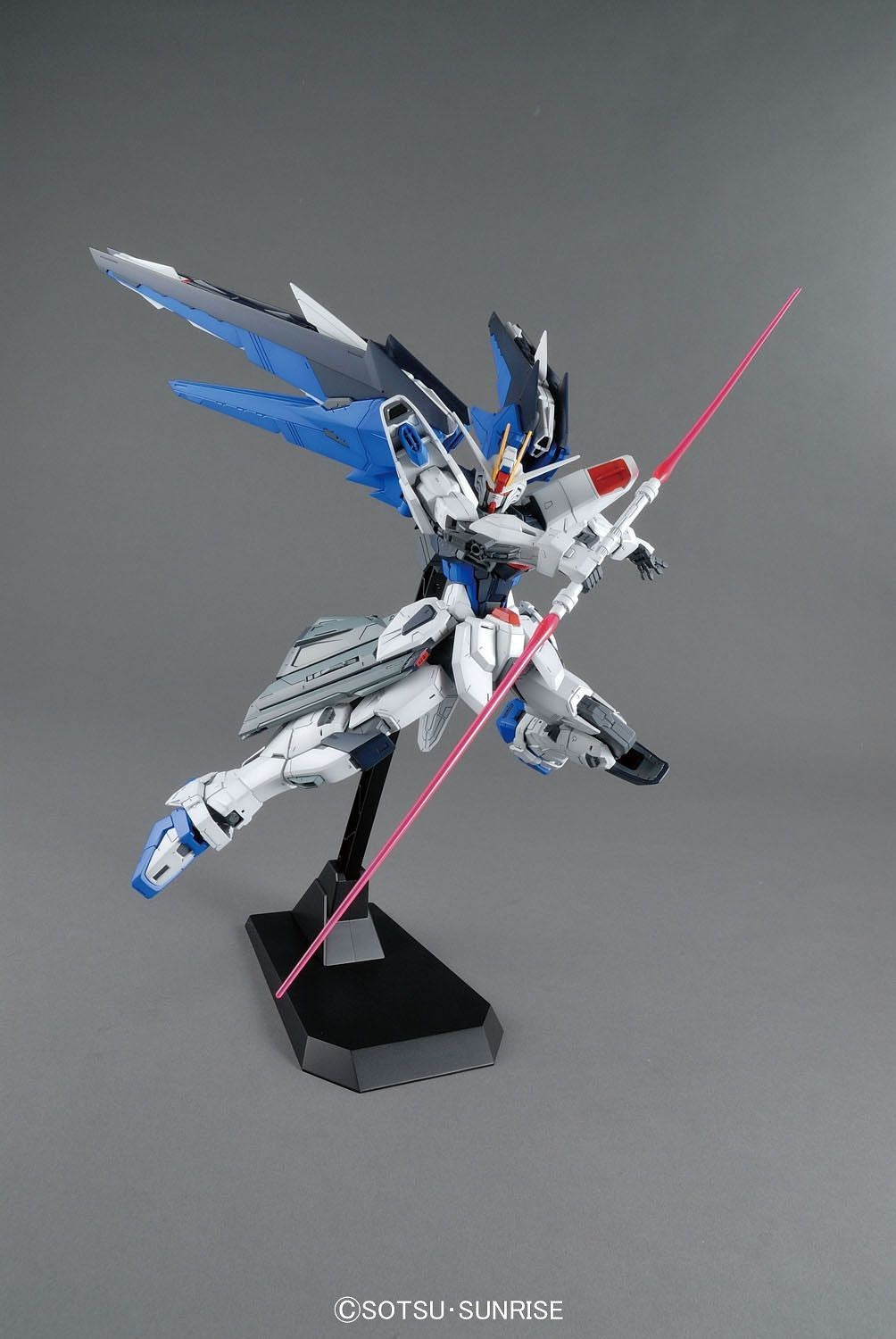 1/100 MG Freedom Gundam Ver.2.0 Bandai 53.19 OEShop
