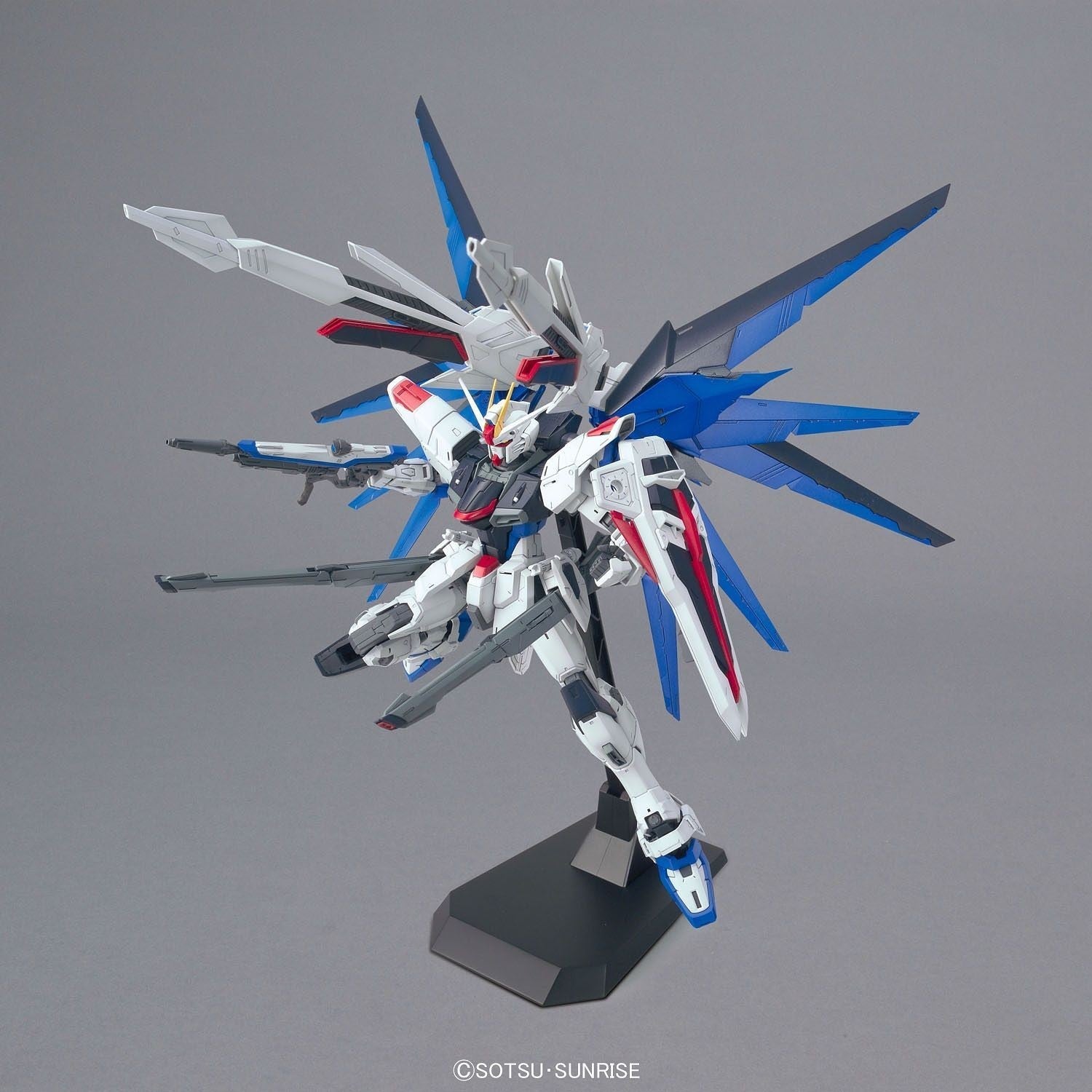 1/100 MG Freedom Gundam Ver.2.0 Bandai 53.19 OEShop