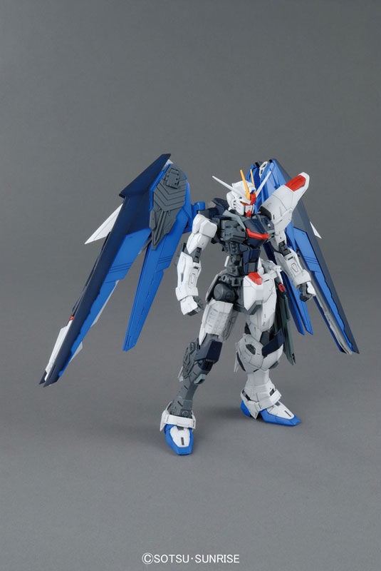 1/100 MG Freedom Gundam Ver.2.0 Bandai 53.19 OEShop